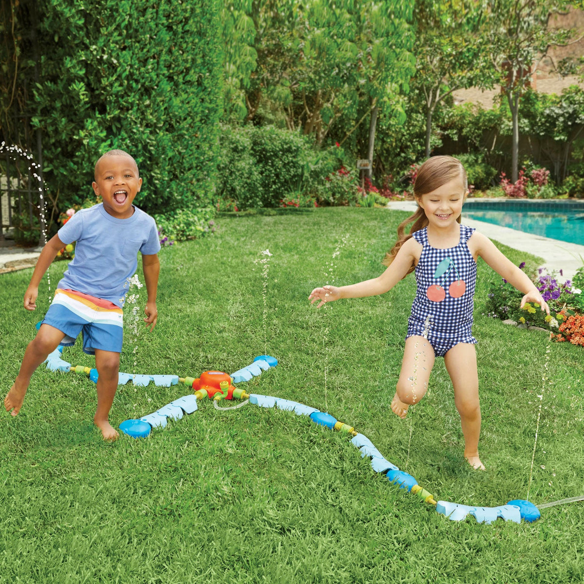 Dancing Sprinkler Fun | Little Tikes | Little Tikes Trending