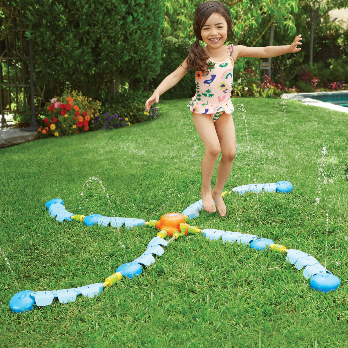 Dancing Sprinkler Fun | Little Tikes | Little Tikes Trending