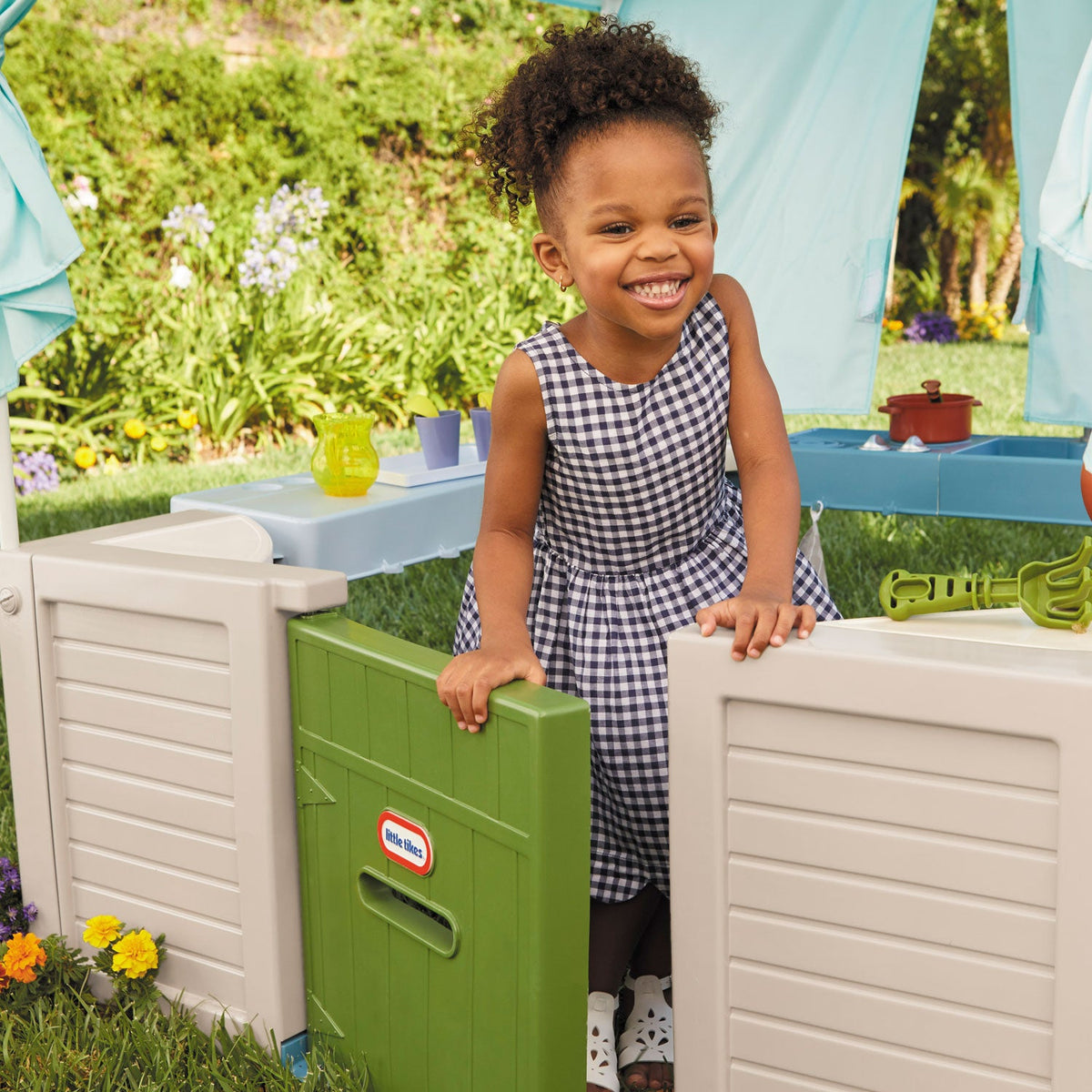Backyard Bungalow Outdoor Playhouse | Little Tikes Sale